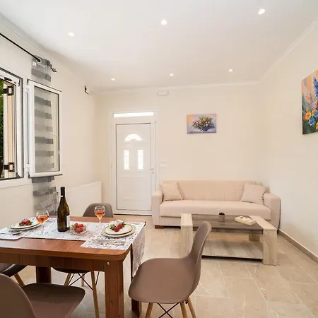 Case de vacanță Ira's House