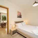 בית נופש Ira's House סאמי